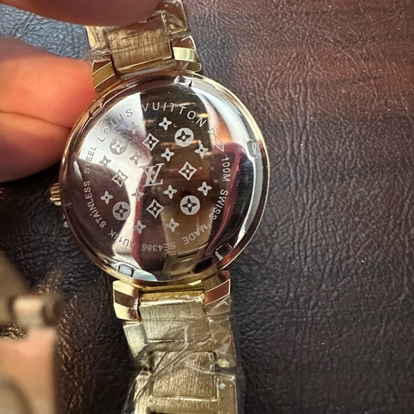 Gold-Tone Metal Watch.  DESING NOT AUTHENTIC - Picture 9 of 12